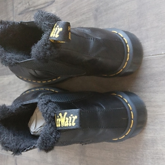 DR. MARTENS AIRWAIR BLACK LEATHER SHEARLING TRIM BOOTS WOMANS 10/42 - Picture 5 of 10
